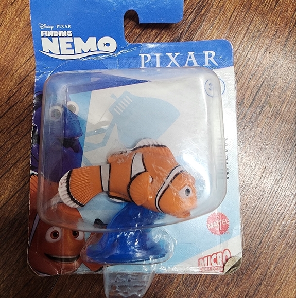 Mattel Orange and White Clownfish Decor - Picture 1 of 3